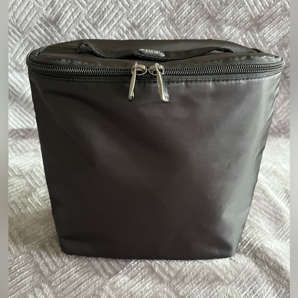 Lug Dolly cosmetics case